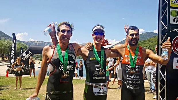 xterra italie les francais groupes au pied du podium