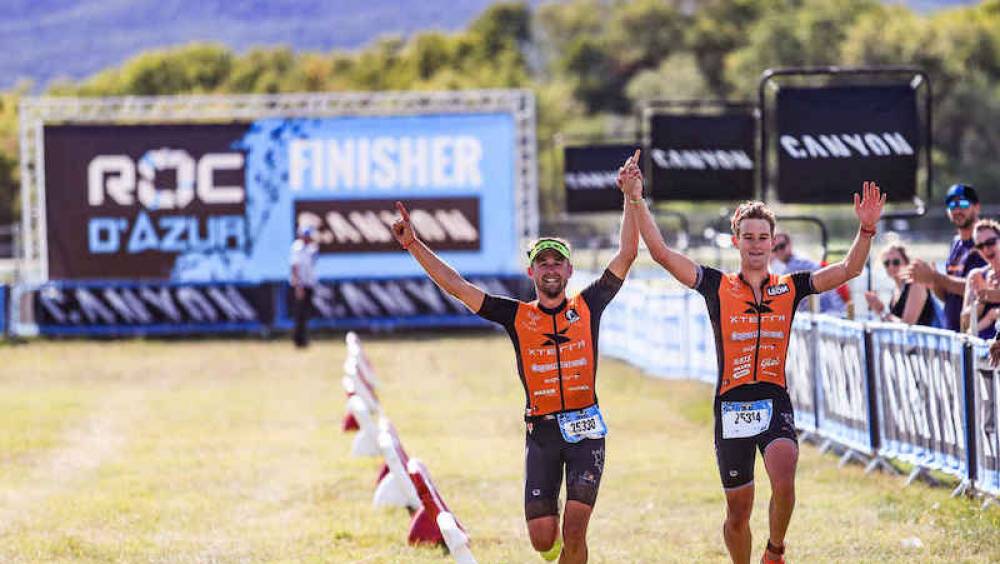 tri roc chane et carloni main dans la main