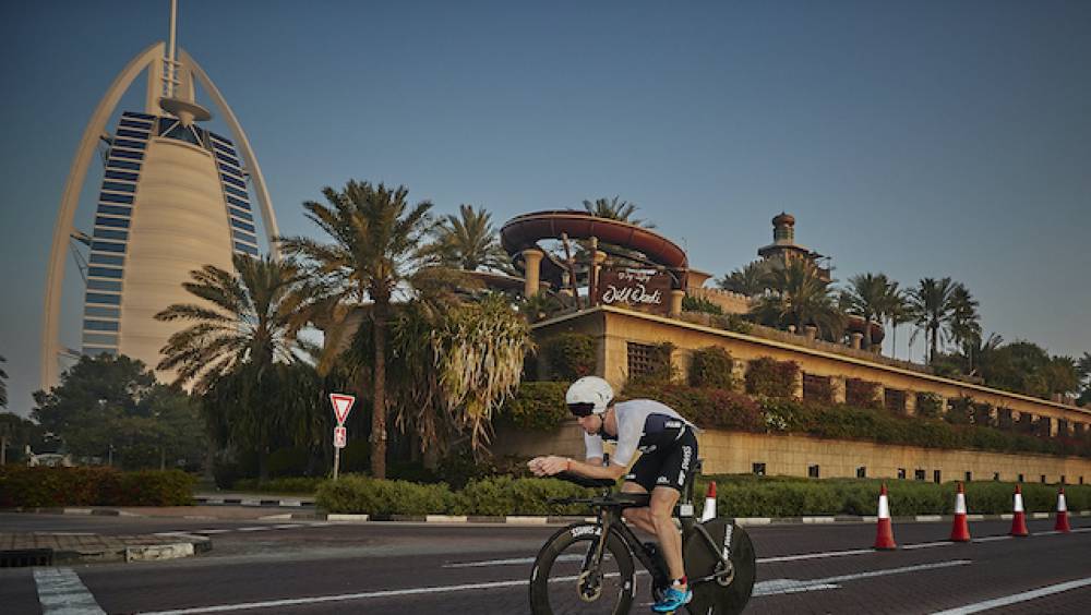 dubai le circuit ironman reprend vie dans le desert