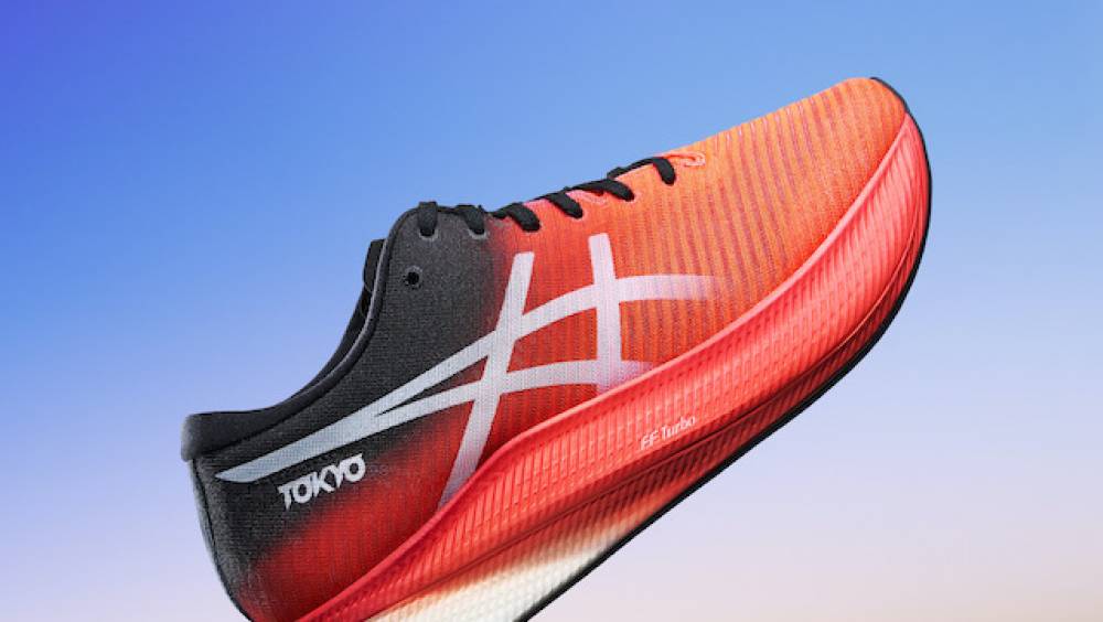 asics presente la metaspeed son nouveau modele a lame carbone