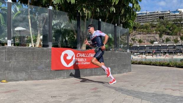 challenge gran canaria frodeno dans la douleur spirig dans un fauteuil