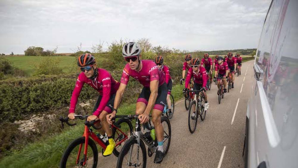 les triathletes a la pointe doctobre rose