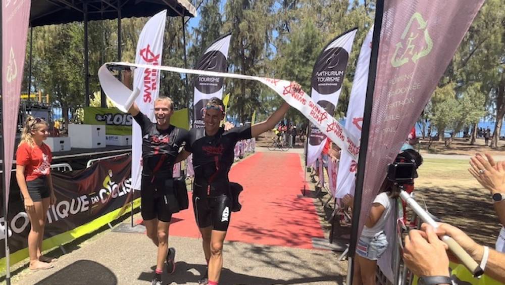 les champions du monde vainqueurs du swimrun reunion