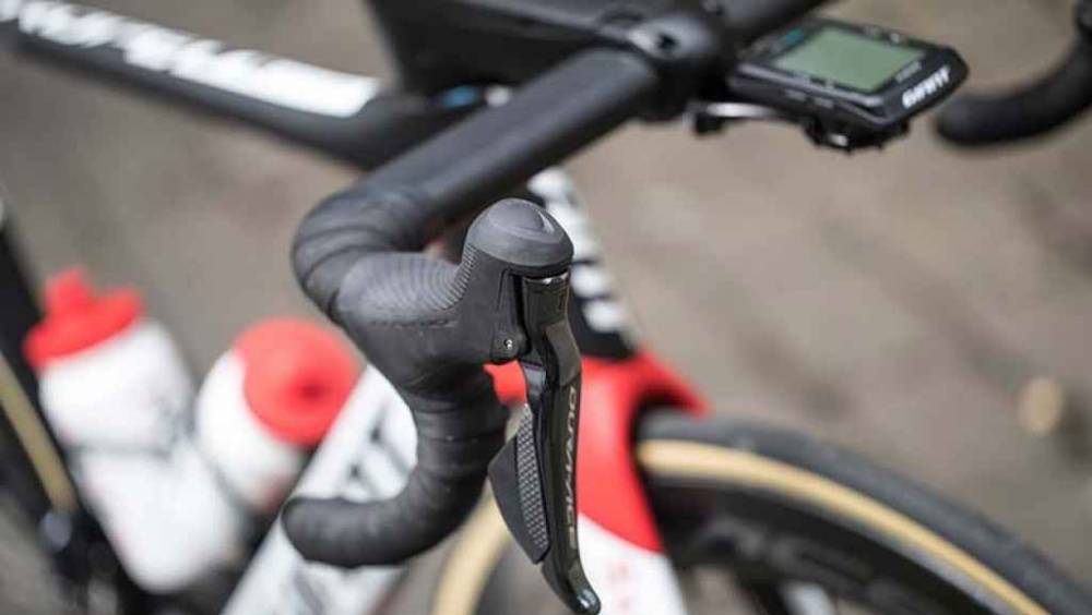 transmission electrique freins a disques pneus tubeless quel equipement velo choisir