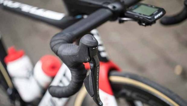 transmission electrique freins a disques pneus tubeless quel equipement velo choisir
