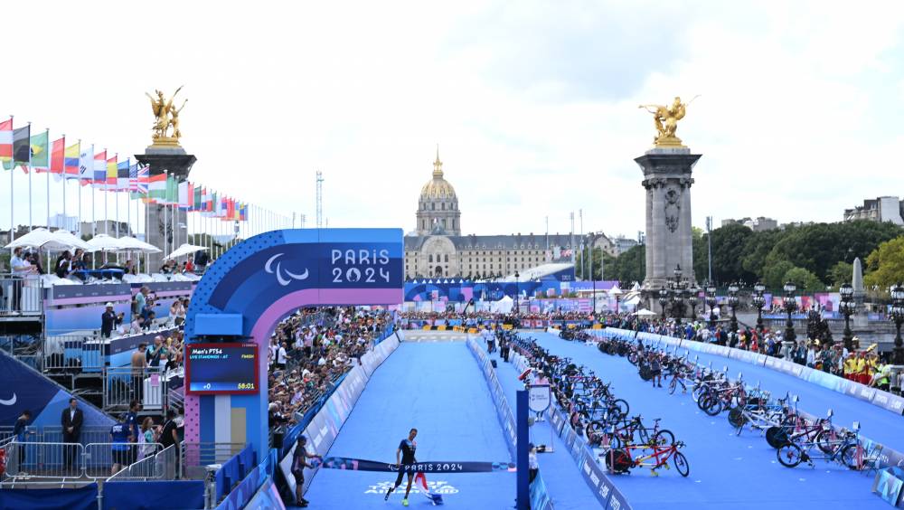 paris 2024 quatre medailles pour les paratriathletes francais