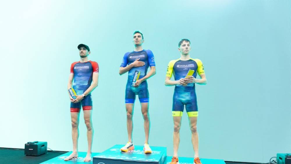 beaugrand et hueber moosbrugger champions du monde de triathlon esport 2025