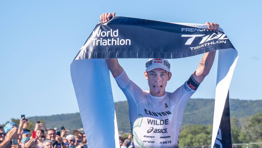 hayden wilde et ashleigh gentle simposent sur le t100 french riviera